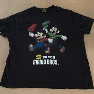 Mario Brothers t-shirt super Nintendo 2010 size large cartoon video game promo